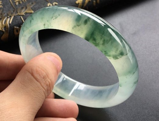 网购首饰遇假货，主播称假一赔命。这是怎么一回事？