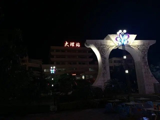 大理两座露天雕塑艺术品被指辱华？这两座艺术品究竟长什么样子？