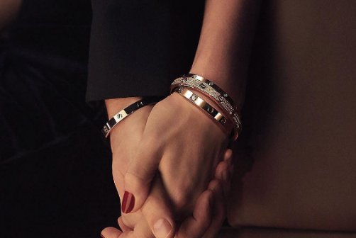 福建一儿媳炫耀老公买的手镯，被婆婆反炫，这样的相处模式你羡慕吗？