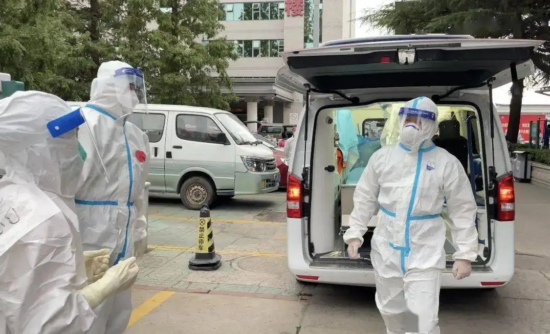 上海一村连夜转运村民准备全面消杀，当地的疫情为何如此严峻？