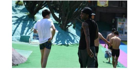 非洲小伙在重庆被热哭?