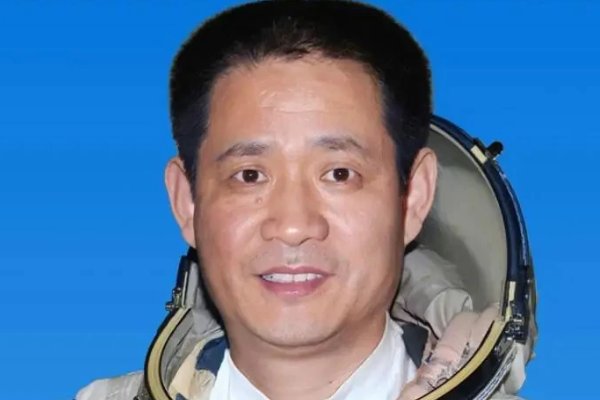 神舟十三号宇航员是谁