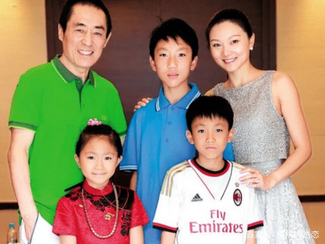 张艺谋妻子曝丈夫“自残”，究竟怎么回事？发生了什么？