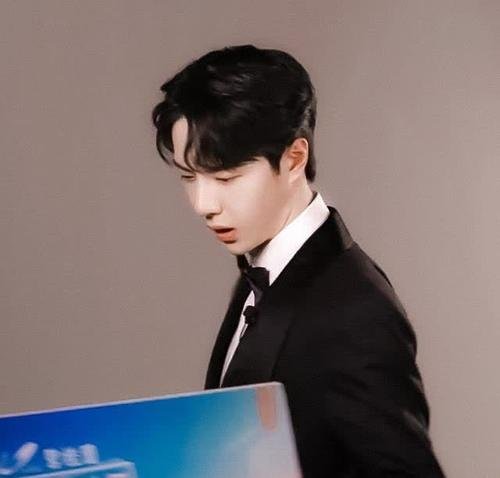 王一博坐镇开年演讲,他的日记都会写些什么?