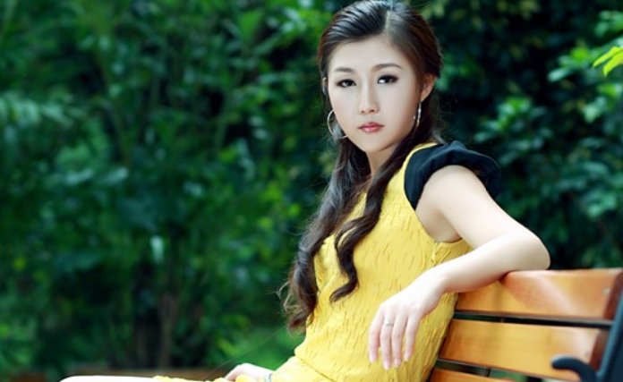 有一句歌词“你是否也因为我爱上了别个她”