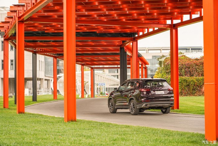 不容错过的红裙诱惑，佳人，瑞虎8PLUS，京都之间的“三角恋”