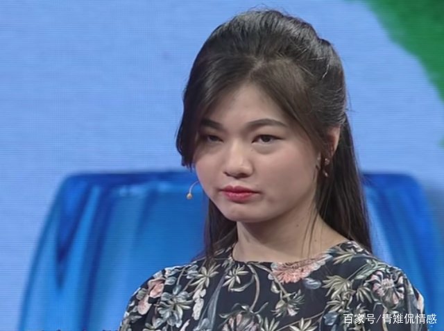 男子与女客户住宿同房，被妻子逮个正着，男子：业务需要，应该离婚吗？