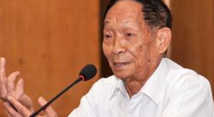 袁隆平是哪一年感动中国十大人物之一？