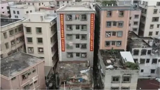 关于为高考608分租户免租4年这件事，房东是如何回应此事的？