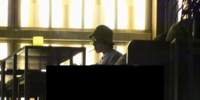 华晨宇在酒吧吸烟的照片被曝光，作为公众人物，此举带来了什么影响？