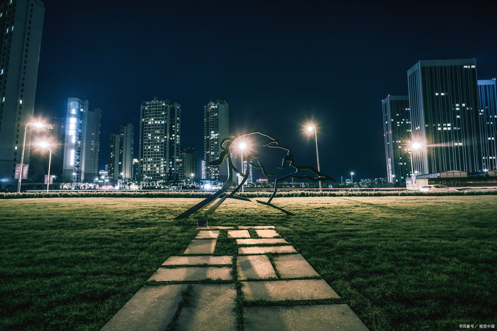 危楼高百尺的危楼是什么意思