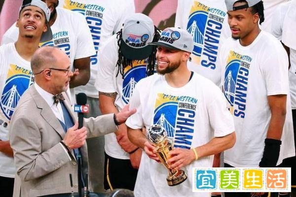 第一位出来的考生大喊勇士总冠军 这是咋情况？