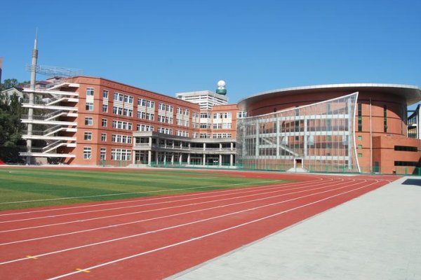 学校的占地面积大约是3什么单位