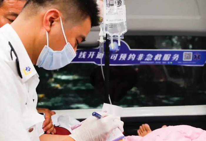 河南大学脑出血去世女生堂姐发声，谁该为这件事负责？