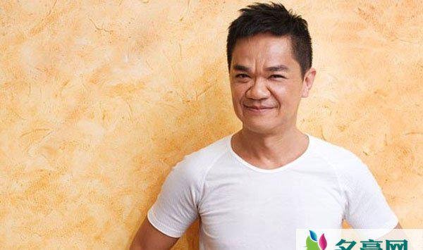 王祖蓝父亲是黄光亮吗 我一直以为是王祖蓝他爹