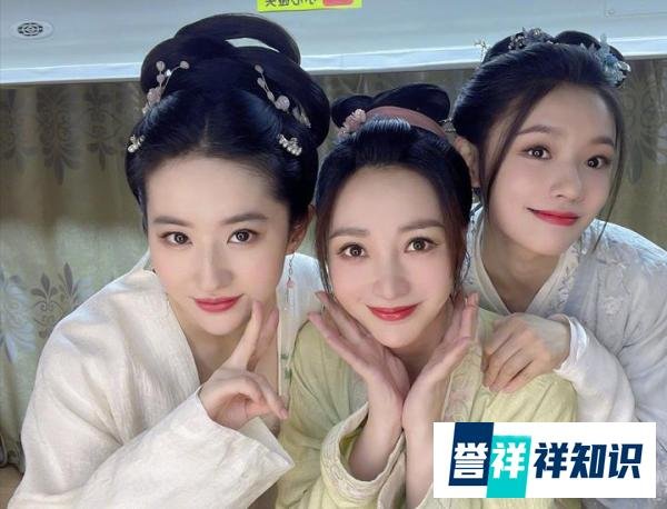 刘亦菲与女明星合照曝光，这次终于不被艳压，女生正常拍照都很美
