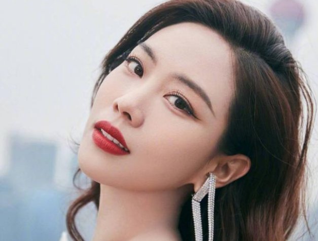 王霏霏因李佳琦变成大嗓门，这究竟是怎么一回事？