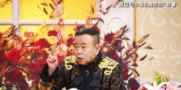观众为了看潘长江演出爬上树 这是咋情况？