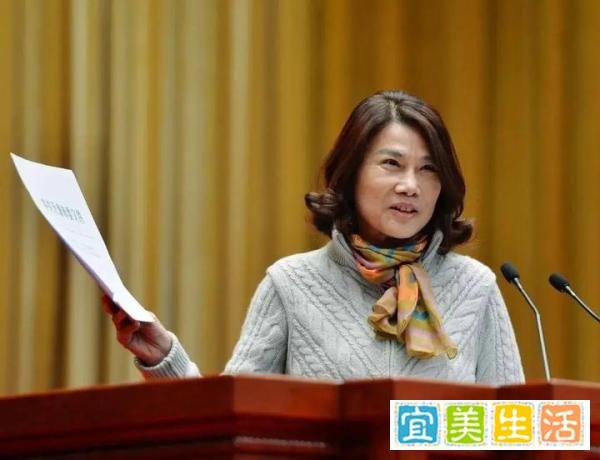 董明珠：大学生打螺钉没什么不可以！网友：你问过大学生了吗？