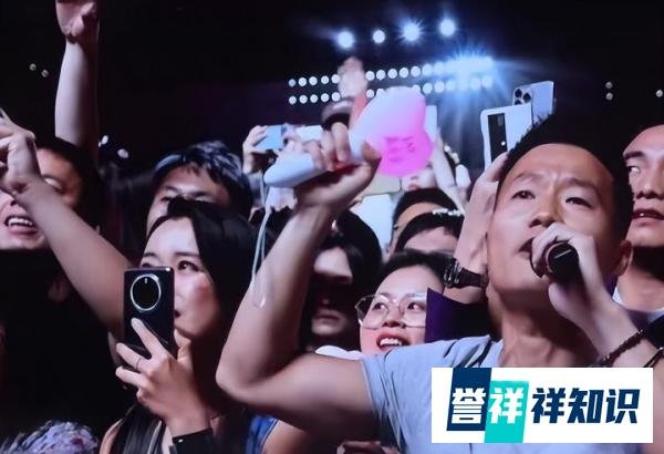 天王周杰伦出道24年罕见哭了！被直男粉告白当场落泪，现场哽咽