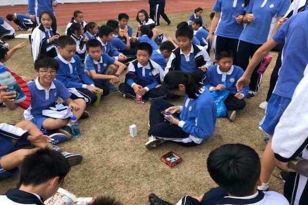 初中女生喊疼男生越往里寨游戏