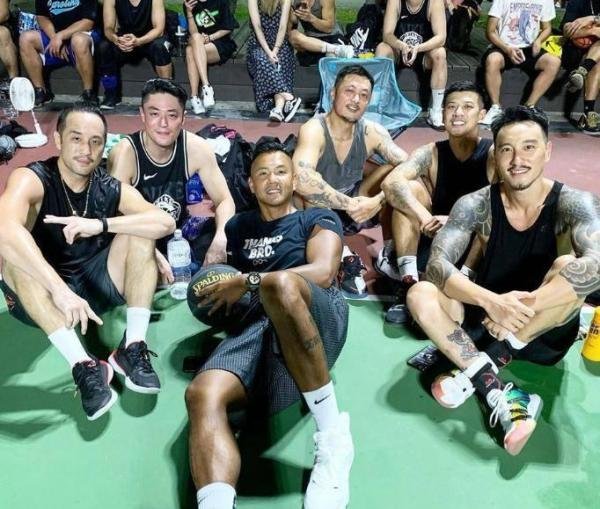 陈建州晒与友人打球照，41岁霍建华瘦身明显，39岁余文乐显沧桑