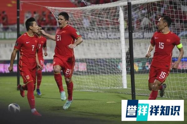 国足1-1澳大利亚，赛后李铁化身懂王，开32分钟发布会
