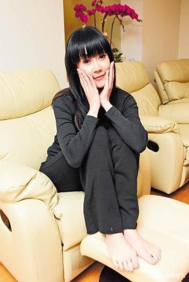罗霈颖40岁起男友只要25岁的，一年花就300万来整容，后来怎样？