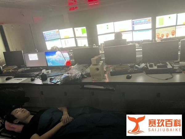上海疫情下的金融人：在机房打地铺，留守超15天，后勤囤248斤水果