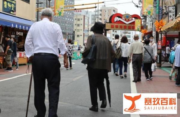 日本老龄化全球“夺冠”！每10人中，就有一个80岁老人......
