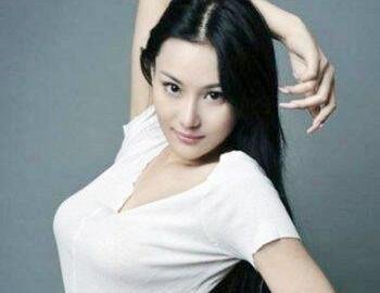 张馨予梦到去世的父亲，听着独特的音乐独自落泪，我很想你，爸爸