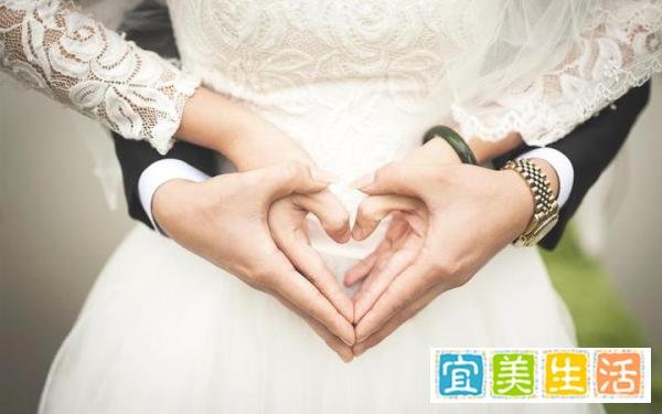 一对男女被按着头拜堂，知情人回应：均有精神疾病，希望互相照顾