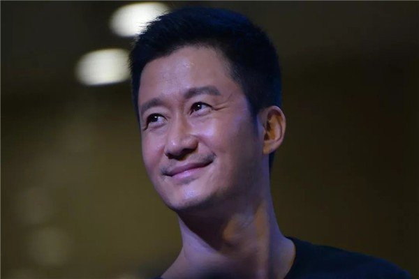 吴京张译二人再次同框,吸油纸“新用法”被发现,谁的使用方法更“奇葩”?