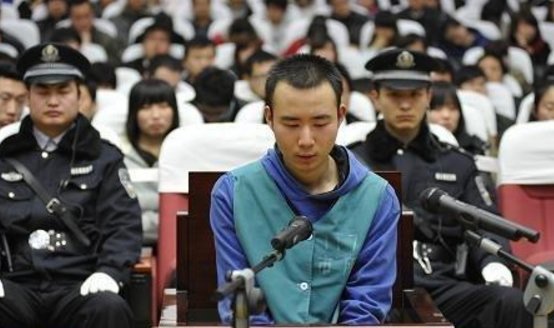 药家鑫到底是不是自首的？