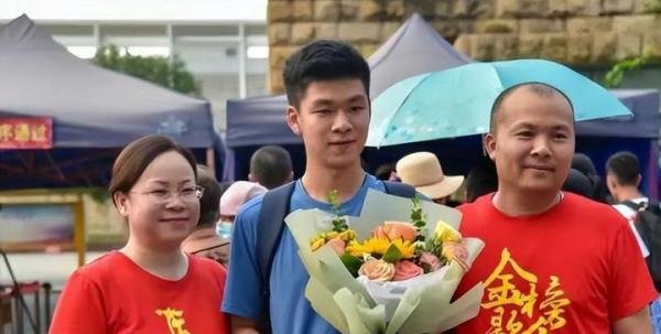 高考生估分650，成绩没出来就办“升学宴”，成绩出来后瞬间打脸