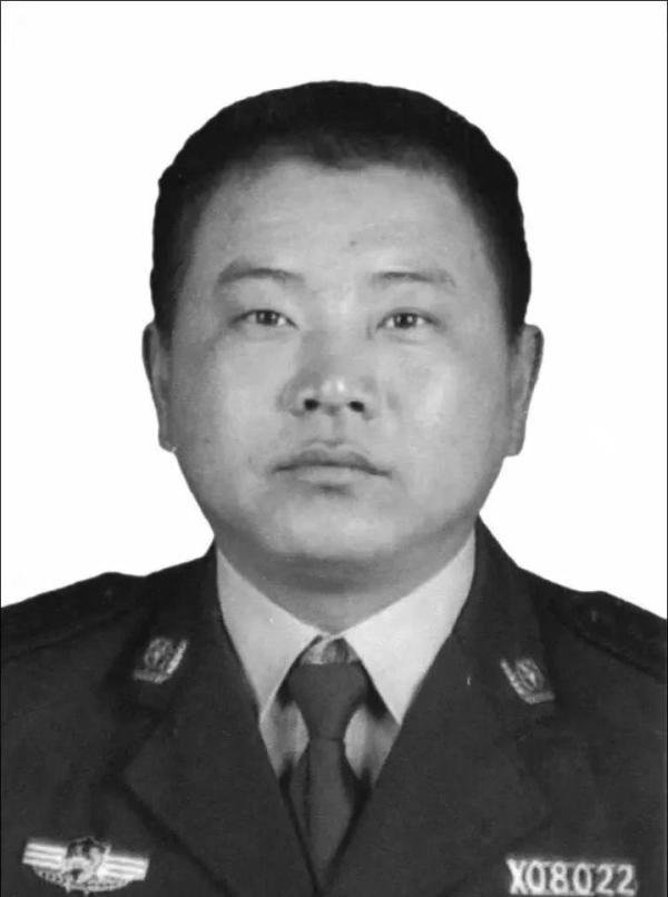 保定一辅警为保护同事被撞伤,经抢救无效不幸牺牲