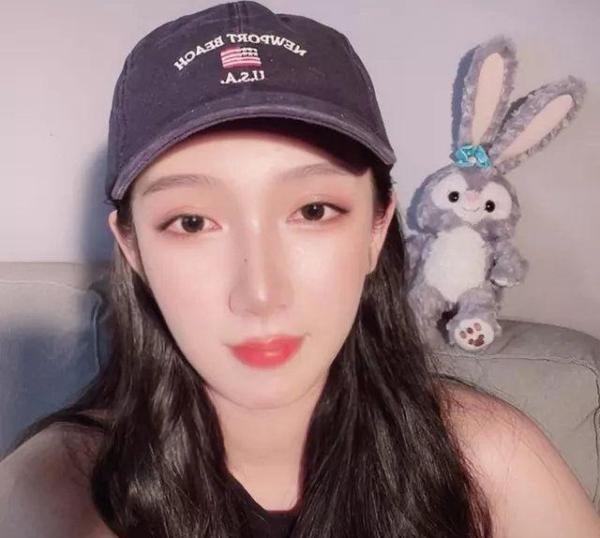都美竹再度发文回应警方通报：被灌酒后送到吴亦凡卧室，非自愿！