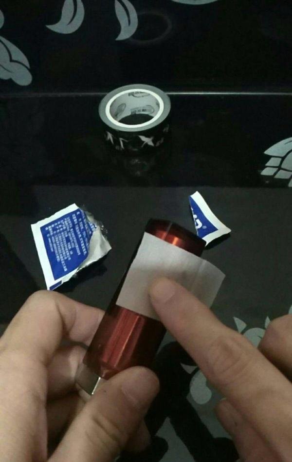 怎样给口红贴膜