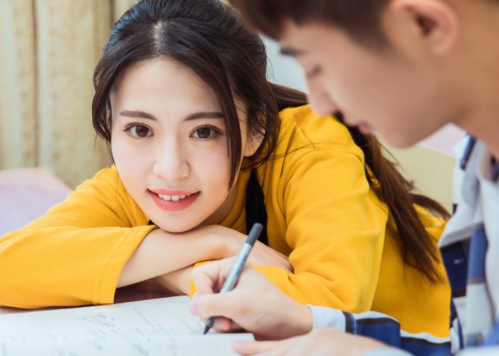 俗话说:朋友妻不可欺,可现实中有不少的人在撩朋友的老婆,你如何看待这类人?