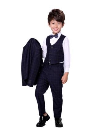 济宁幼师用胶带封男童嘴,已被行政拘留,是否该取消其从业资格证?