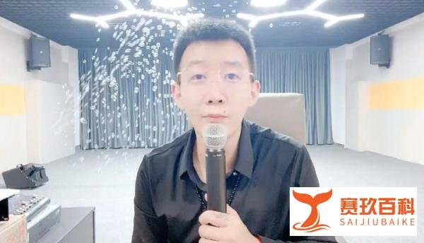 小白龙团队直播出事故，将女主播“甩飞”受伤，宣布老婆正式出道