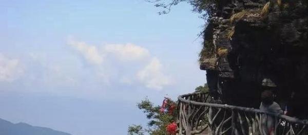 天门山4人跳崖自杀：生活没了希望，这或是底层人最无奈的选择