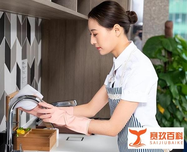 保姆一路考证工资从5千涨到2万，不仅有各种证书，还有本科学位！