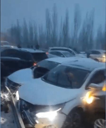 暴风雪背后的警醒:山西大雪导致40多车连环追尾,安全行车不容忽