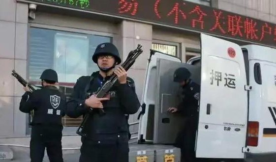 银行回应押钞员中枪身亡，你觉得这事和银行有关系吗？