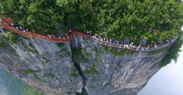 天门山4人跳崖自杀：生活没了希望，这或是底层人最无奈的选择