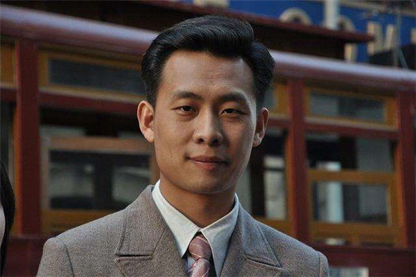 吴京张译二人再次同框,吸油纸“新用法”被发现,谁的使用方法更“奇葩”?