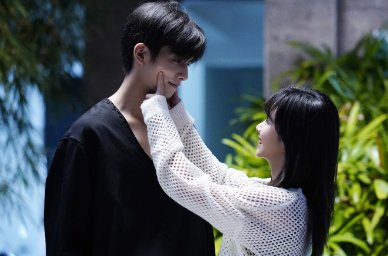 《以家人之名》:凌霄强吻了异姓妹妹李尖尖,你觉得凌霄这么做合适吗?