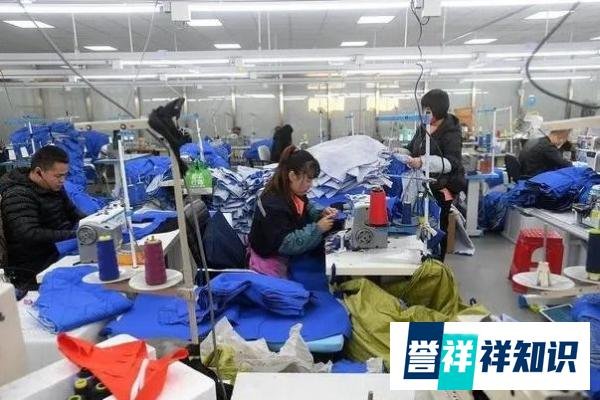 医院内一儿童服装印有艾滋英文引发质疑，拍摄者：这样很不妥