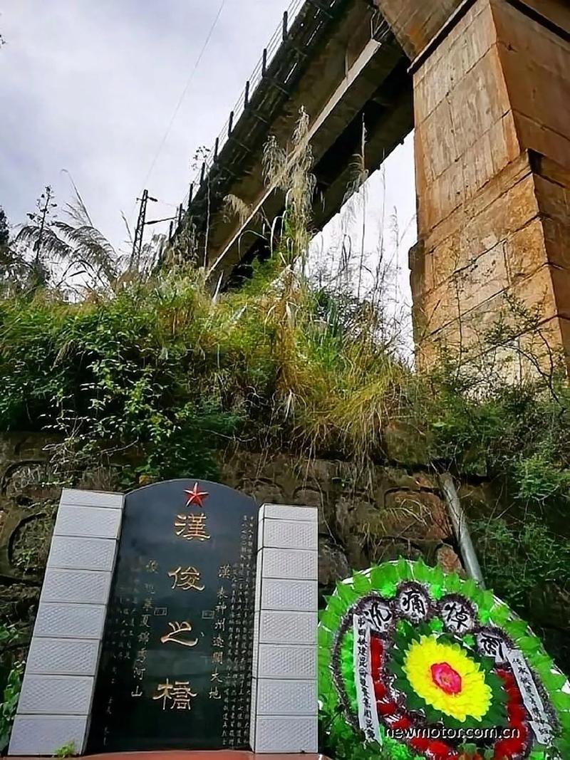 318怒江大桥烈士桥墩的故事，怒江大桥的英雄故事